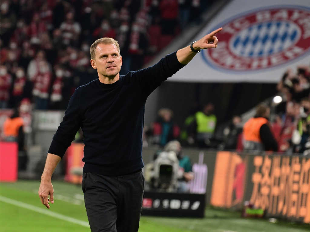 弗里克更衣室激励：我为你们每一位自豪，球队拼尽全力到最后